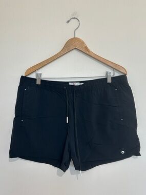 Vineyard Vines Women’s Performance Shorts Black Nylon Size  Large EUC